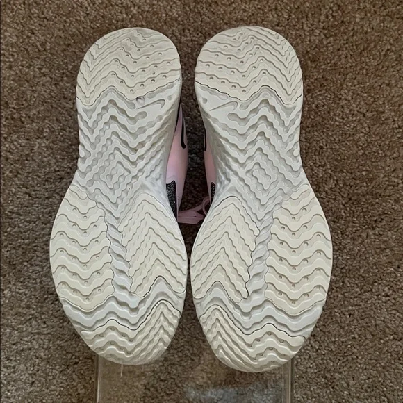 Women’s Nike Odyssey React 2 Flyknit Sneaker Size 7.5 - Picture 13 of 16